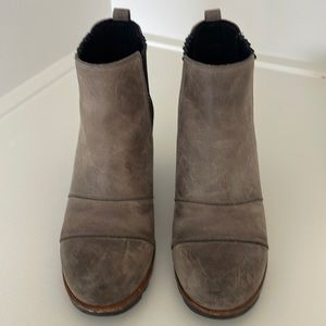 Sorel Joan of Artic brown wedge booties